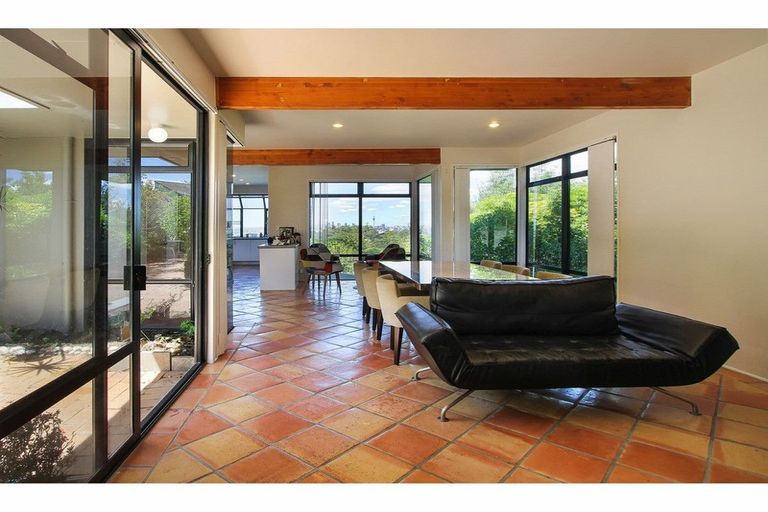 Photo of property in 42 Onetaunga Road, Chatswood, Auckland, 0626