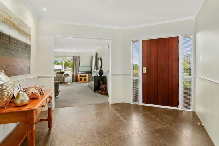 Photo of property in 35 Capricorn Place, Kawaha Point, Rotorua, 3010