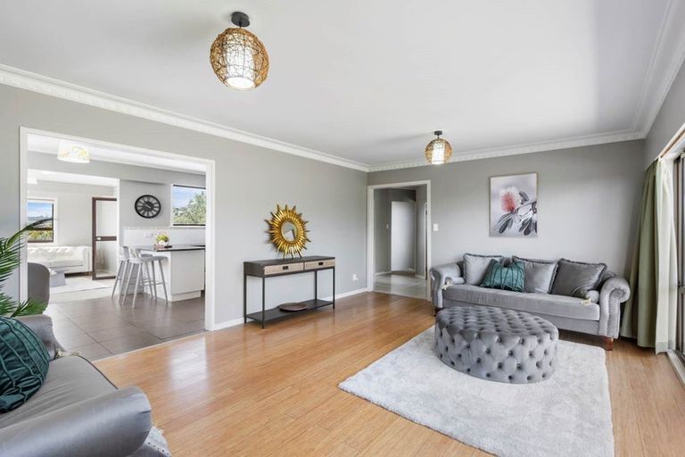 Photo of property in 21 La Trobe Street, Pakuranga Heights, Auckland, 2010