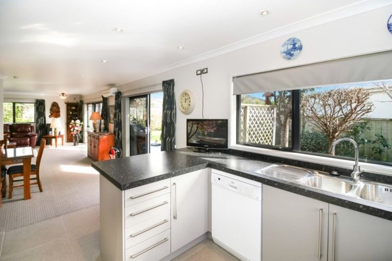 Photo of property in 6 Manuka Place, Whalers Gate, New Plymouth, 4310