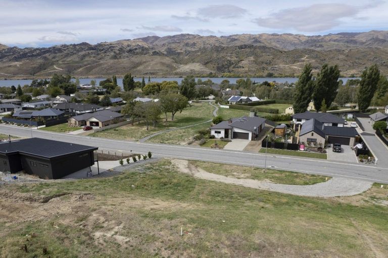 Photo of property in 55 Stratford Drive, Mount Pisa, Cromwell, 9383