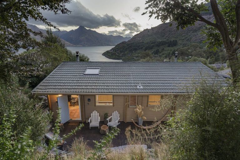 Photo of property in 22 Mckerrow Place, Sunshine Bay, Queenstown, 9300