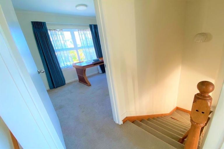 Photo of property in 78 Glenmore Road, Sunnyhills, Auckland, 2010