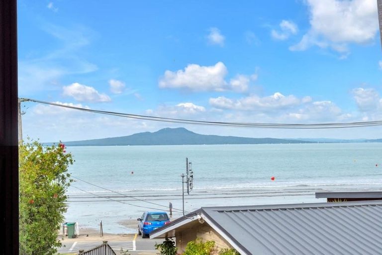 Photo of property in 2/30 Manly Esplanade, Browns Bay, Auckland, 0630