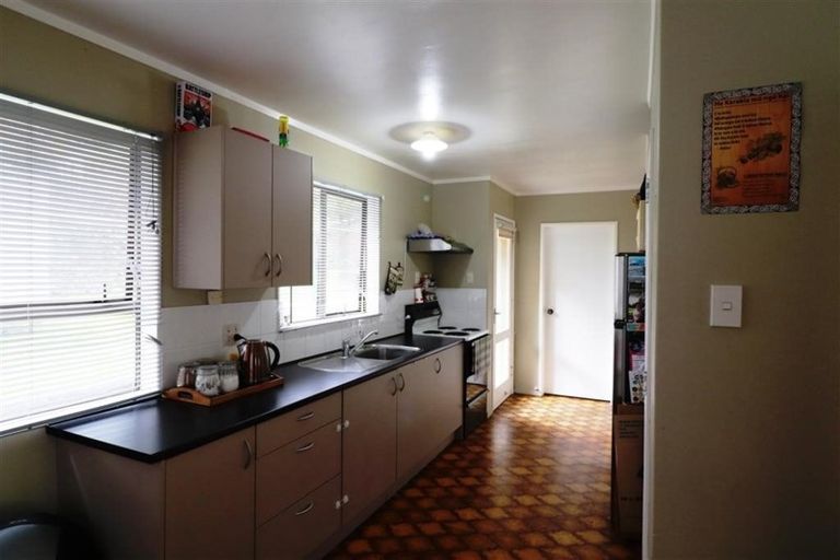 Photo of property in 114 Norana Road, Timberlea, Upper Hutt, 5018