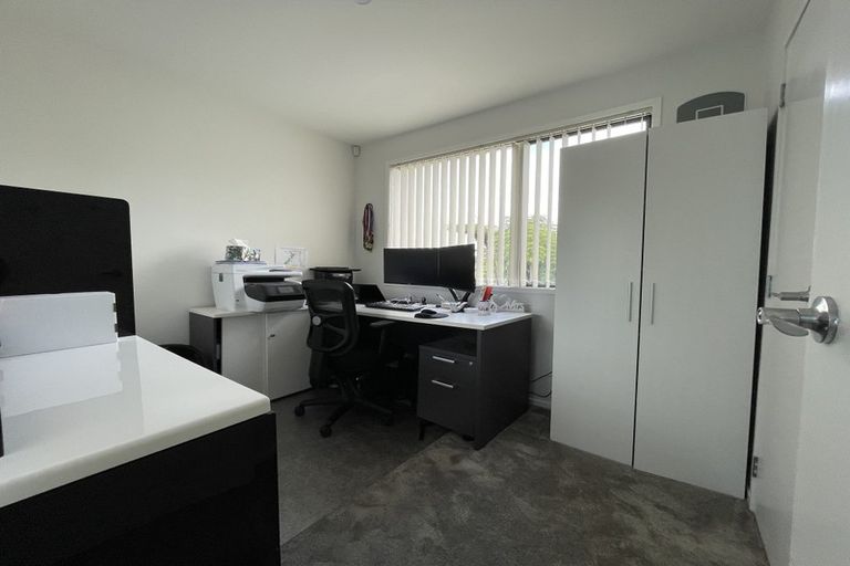 Photo of property in 28a Waimumu Road, Massey, Auckland, 0614