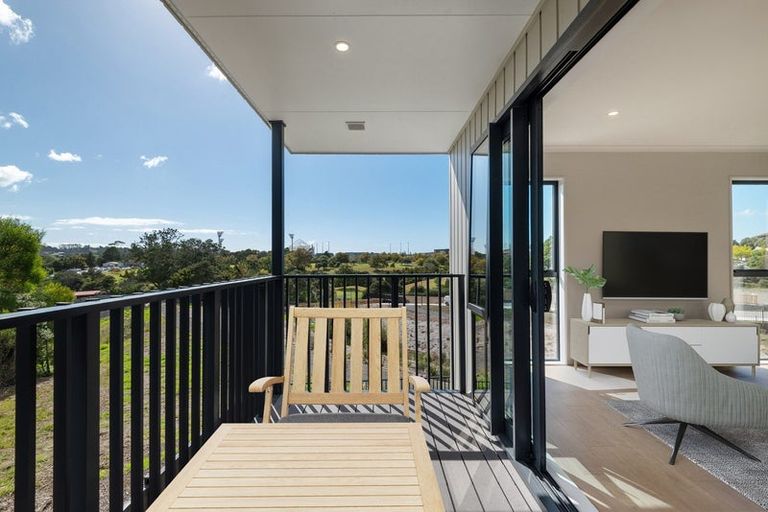 Photo of property in 8/7 Parapara Place, Albany, 0632