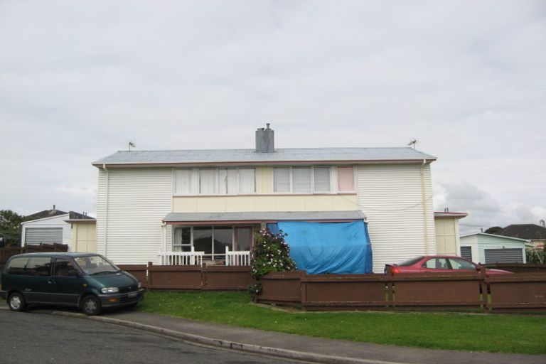 Photo of property in 10-12 Resolution Place, Marfell, New Plymouth, 4310