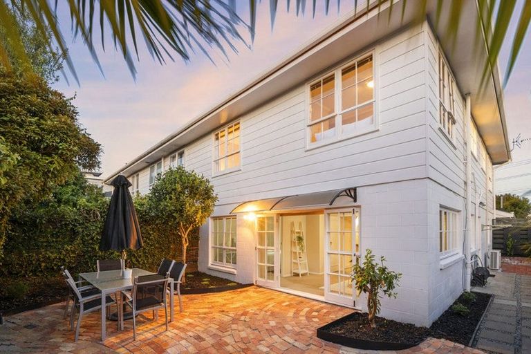Photo of property in 2/183 Shakespeare Road, Milford, Auckland, 0620