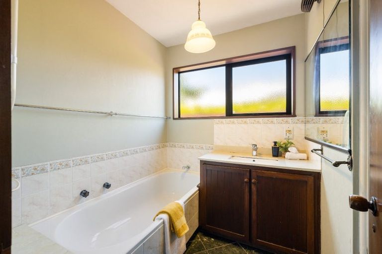 Photo of property in 10 Lodge Place, Ilam, Christchurch, 8041