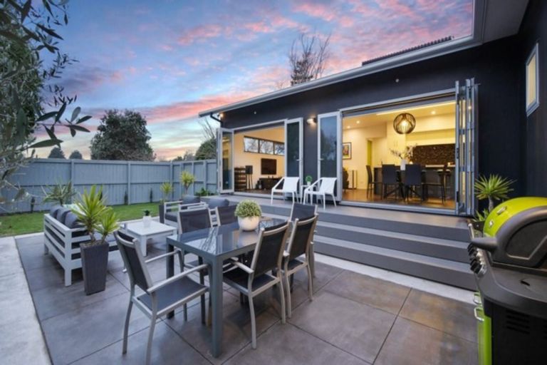 Photo of property in 37 Royal Park Drive, Parklands, Christchurch, 8083