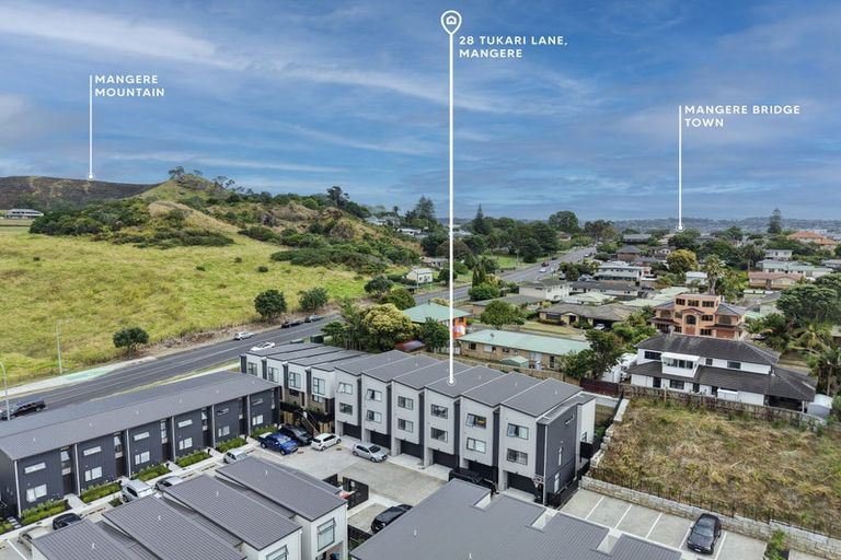 Photo of property in 28 Tukari Lane, Mangere Bridge, Auckland, 2022
