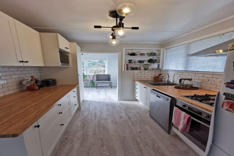 Photo of property in 68 Mark Avenue, Paparangi, Wellington, 6037