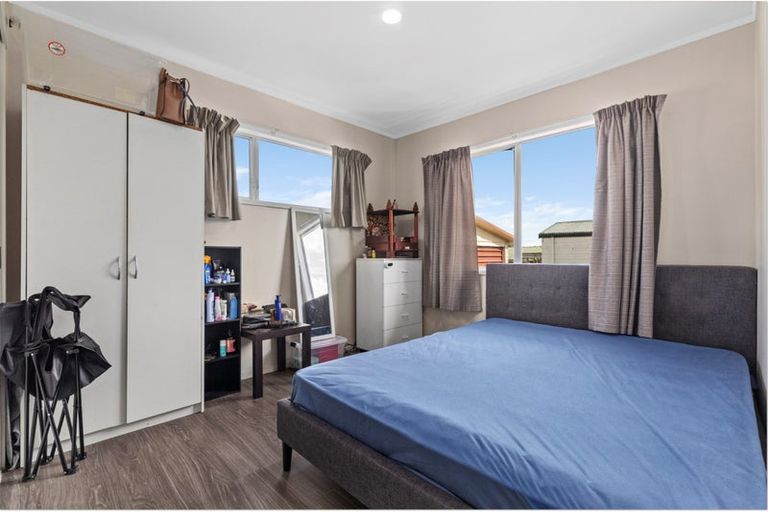 Photo of property in 303 Roscommon Road, Clendon Park, Auckland, 2103