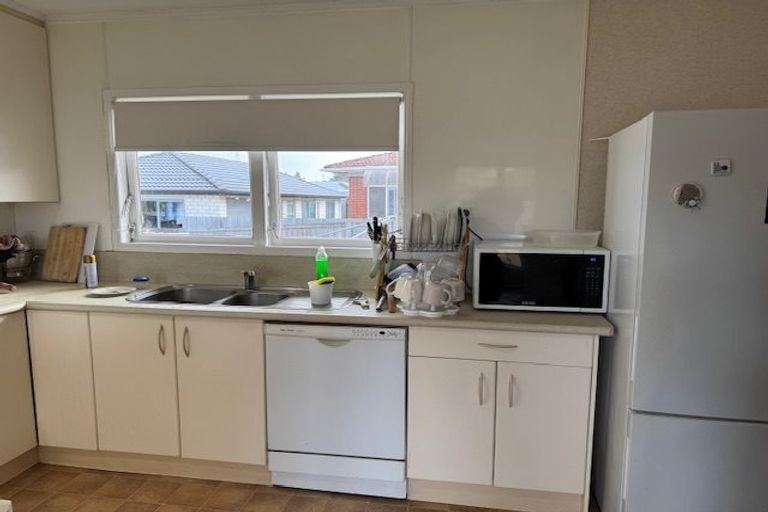 Photo of property in 2 Wells Road, Bucklands Beach, Auckland, 2012