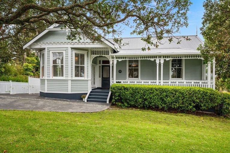 Photo of property in 30 Maritime Terrace, Birkenhead, Auckland, 0626