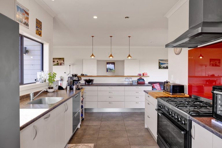 Photo of property in 630 South Road, Omata, New Plymouth, 4374