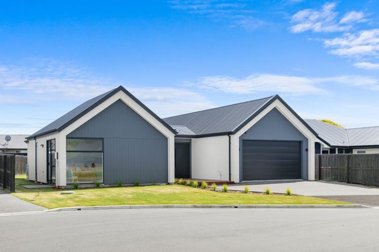 Photo of property in 10 Ferbane Way, Halswell, Christchurch, 8025