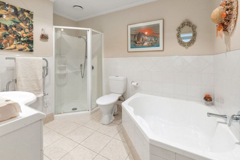 Photo of property in 100 Howe Street, Howick, Auckland, 2014