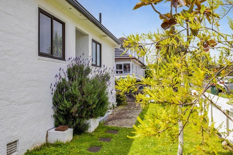 Photo of property in 15 Wrantage Street, Westown, New Plymouth, 4310