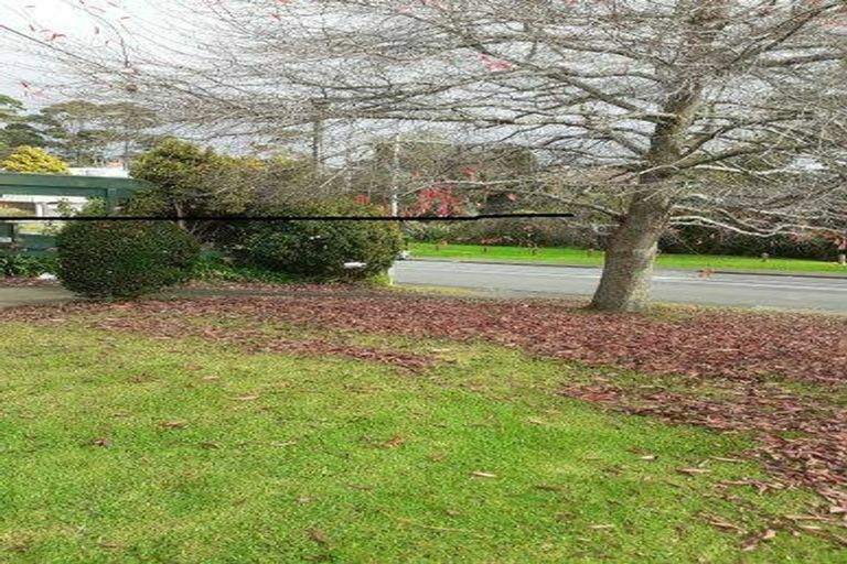 Photo of property in 72 Vodanovich Road, Te Atatu South, Auckland, 0610