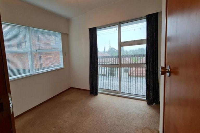 Photo of property in 46 Exmouth Road, Northcote, Auckland, 0627