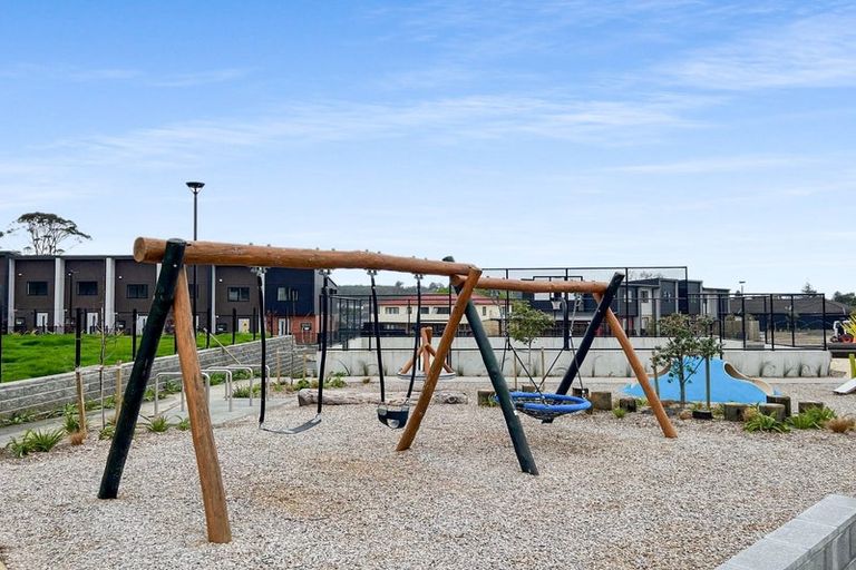 Photo of property in 2/327 Glengarry Road, Glen Eden, Auckland, 0602