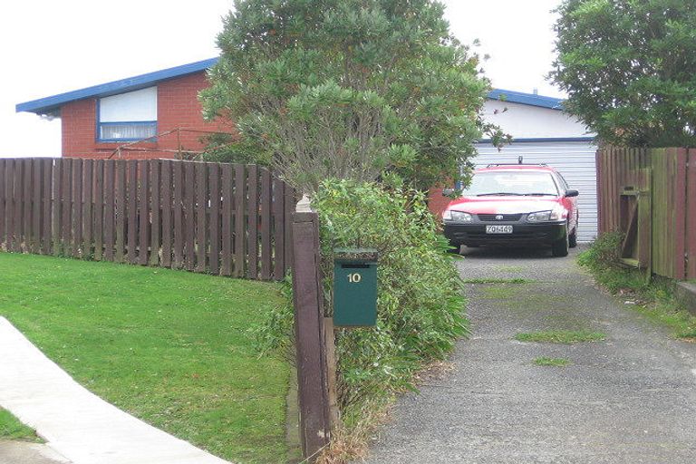 Photo of property in 10 Cheyne Walk, Newlands, Wellington, 6037