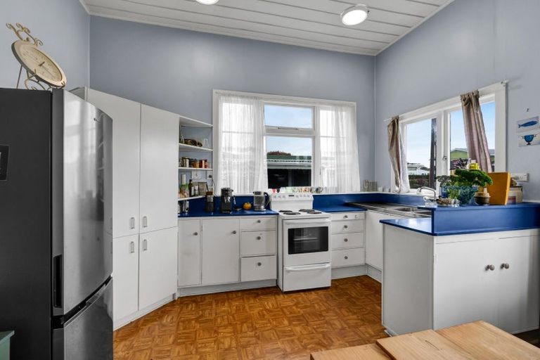 Photo of property in 43 Parris Street, Waitara, 4320