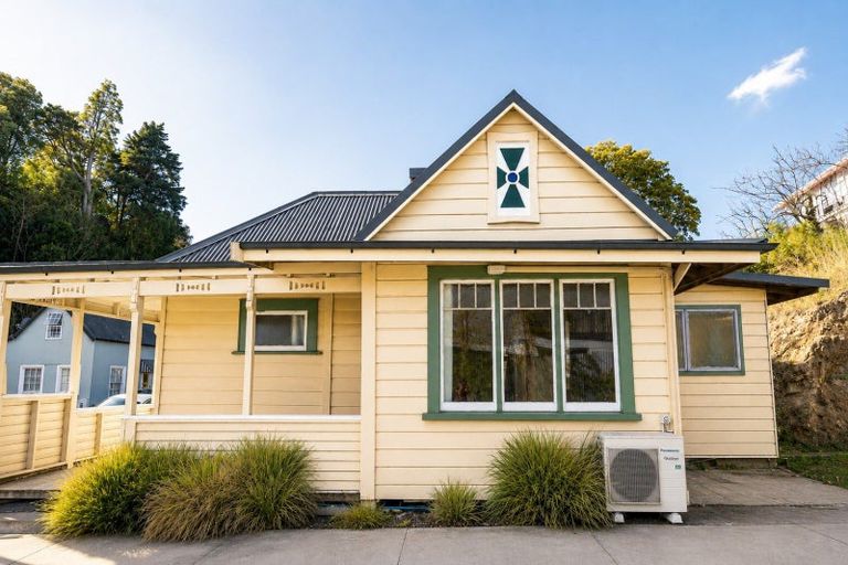 Photo of property in 3 Coote Road, Bluff Hill, Napier, 4110