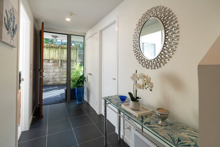 Photo of property in 35a Ngaio Road, Kelburn, Wellington, 6012