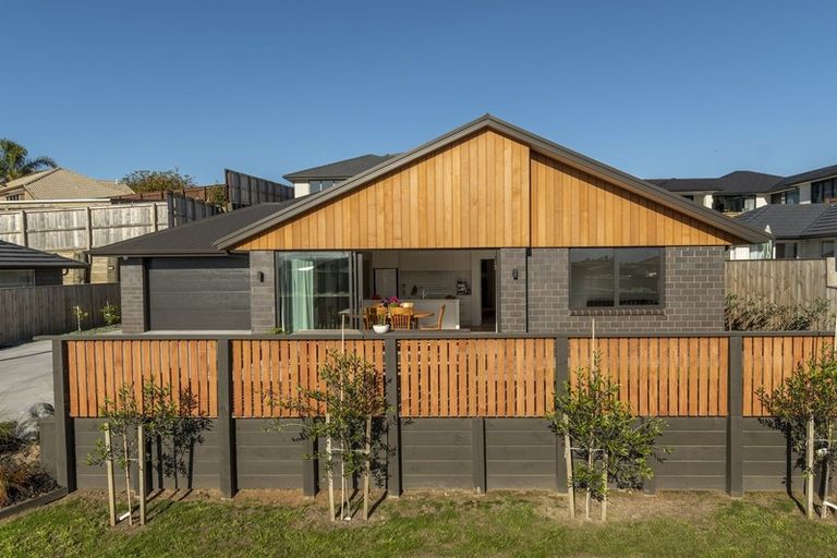 Photo of property in 82 Bert Wall Drive, Omokoroa, 3114