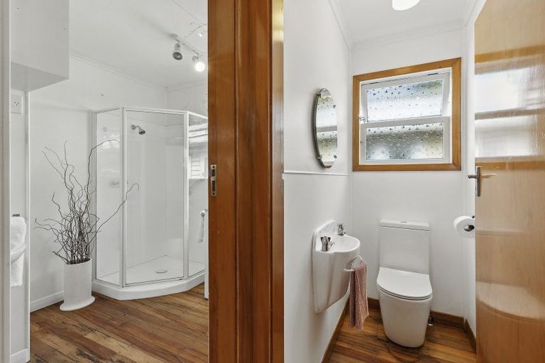 Photo of property in 130 Breaker Bay Road, Breaker Bay, Wellington, 6022