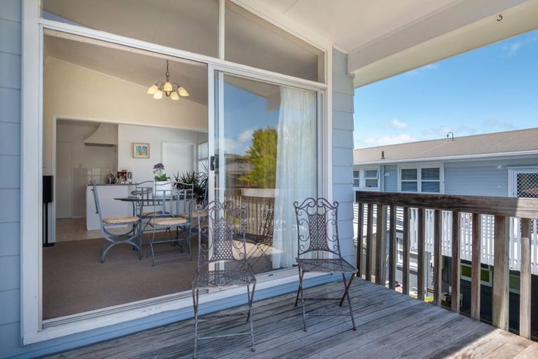 Photo of property in 16 Keldale Place, Forrest Hill, Auckland, 0620