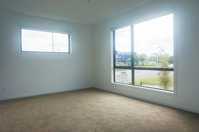 Photo of property in 1 Kea Road, Silverdale, 0932