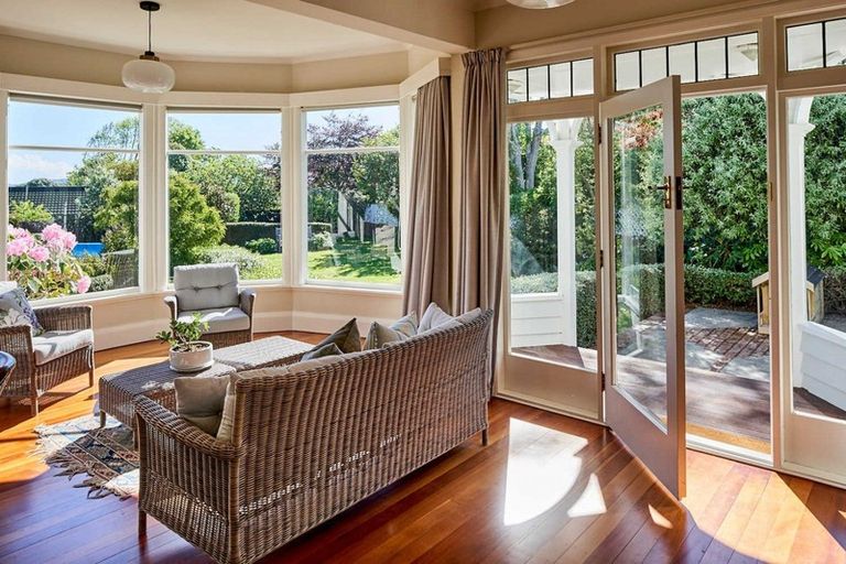 Photo of property in 3 Dillon Street, Lowry Bay, Lower Hutt, 5013