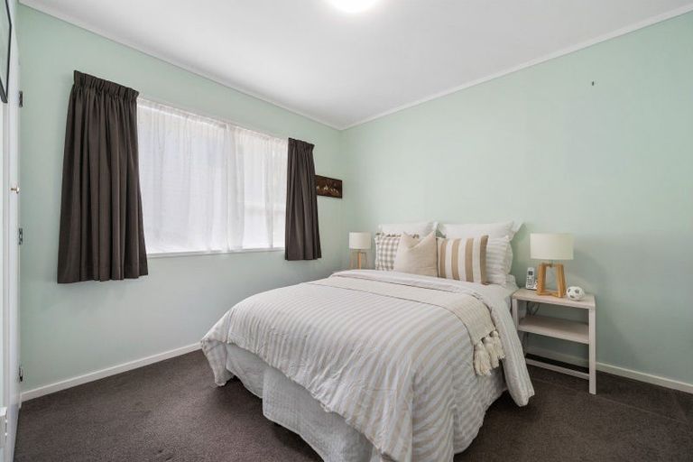 Photo of property in 18 Florio Terrace, Tawa, Wellington, 5028