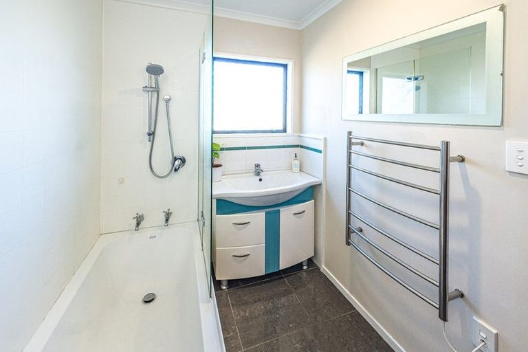 Photo of property in 18 Warwick Place, Springvale, Whanganui, 4501