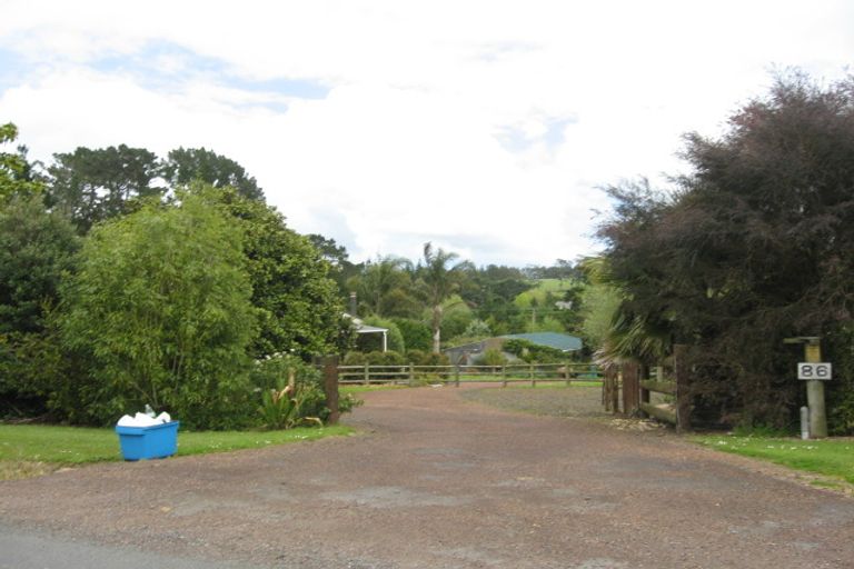 Photo of property in 86 Motu Road, Kumeu, 0891