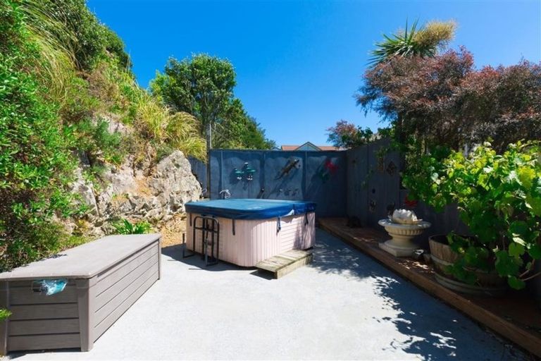 Photo of property in 53 Woodman Drive, Tawa, Wellington, 5028