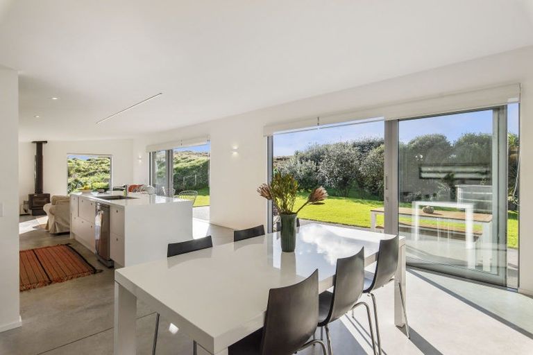 Photo of property in 41 Marram Way, Peka Peka, Waikanae, 5391