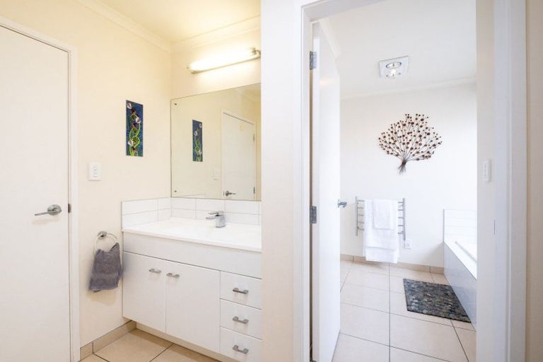 Photo of property in 3 Waitaha Place, Clive, 4102