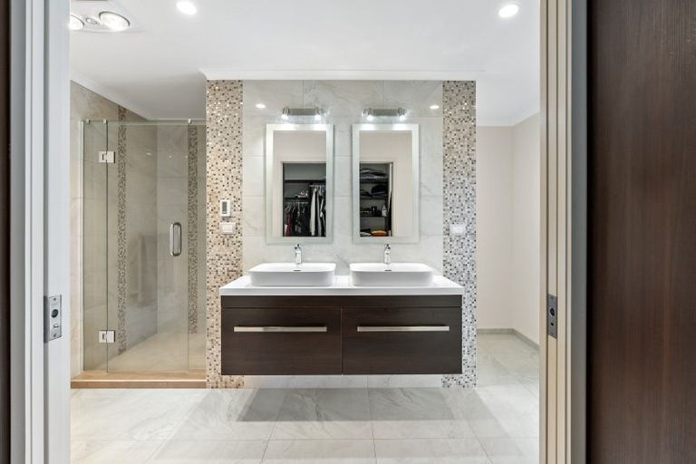 Photo of property in 5 Links Drive, Waiwhakaiho, New Plymouth, 4312