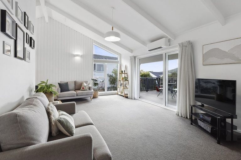 Photo of property in 70 Fyvie Avenue, Tawa, Wellington, 5028