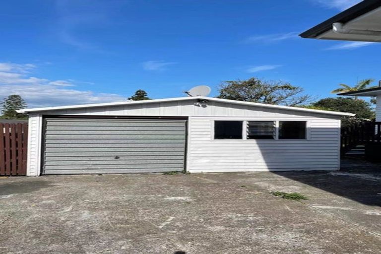 Photo of property in 128 Cobham Crescent, Kelston, Auckland, 0602