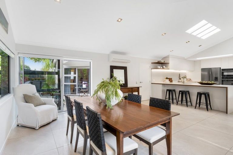 Photo of property in 53 Manor Park, Sunnyhills, Auckland, 2010