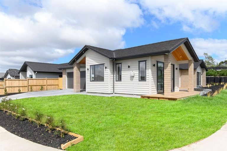 Photo of property in 103 Vinistra Road, Huapai, Kumeu, 0810