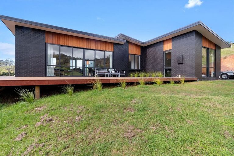 Photo of property in 44 Spikes Way, Whitianga, 3510
