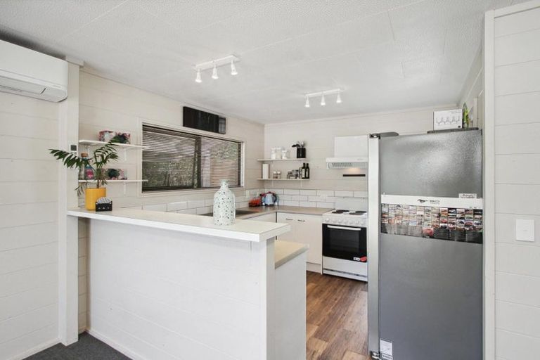 Photo of property in 17a Leaming Place, Clarks Beach, 2122