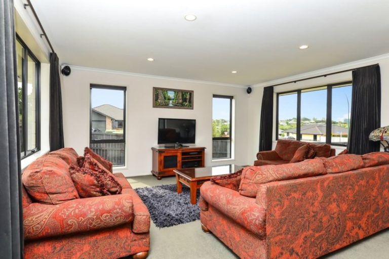 Photo of property in 62 Farnborough Drive, Grandview Heights, Hamilton, 3200